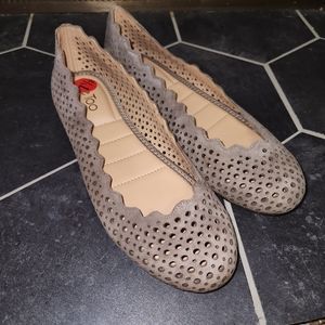 Me Too Carlee scallop edged flats